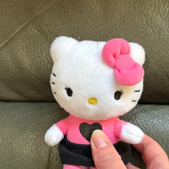 Cute pink and black outfit hello kitty stuffed animal - Picture 5 of 5